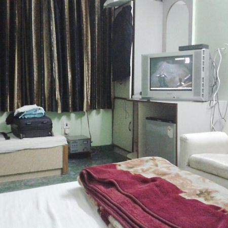 Hotel Woodland Deluxe New Delhi Ngoại thất bức ảnh