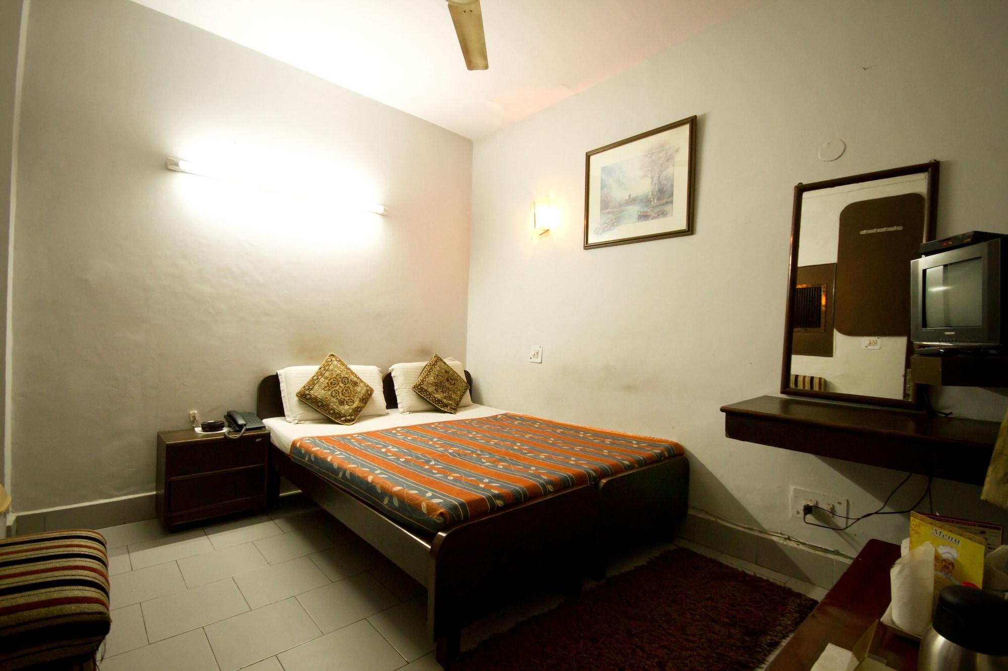 Hotel Woodland Deluxe New Delhi Ngoại thất bức ảnh