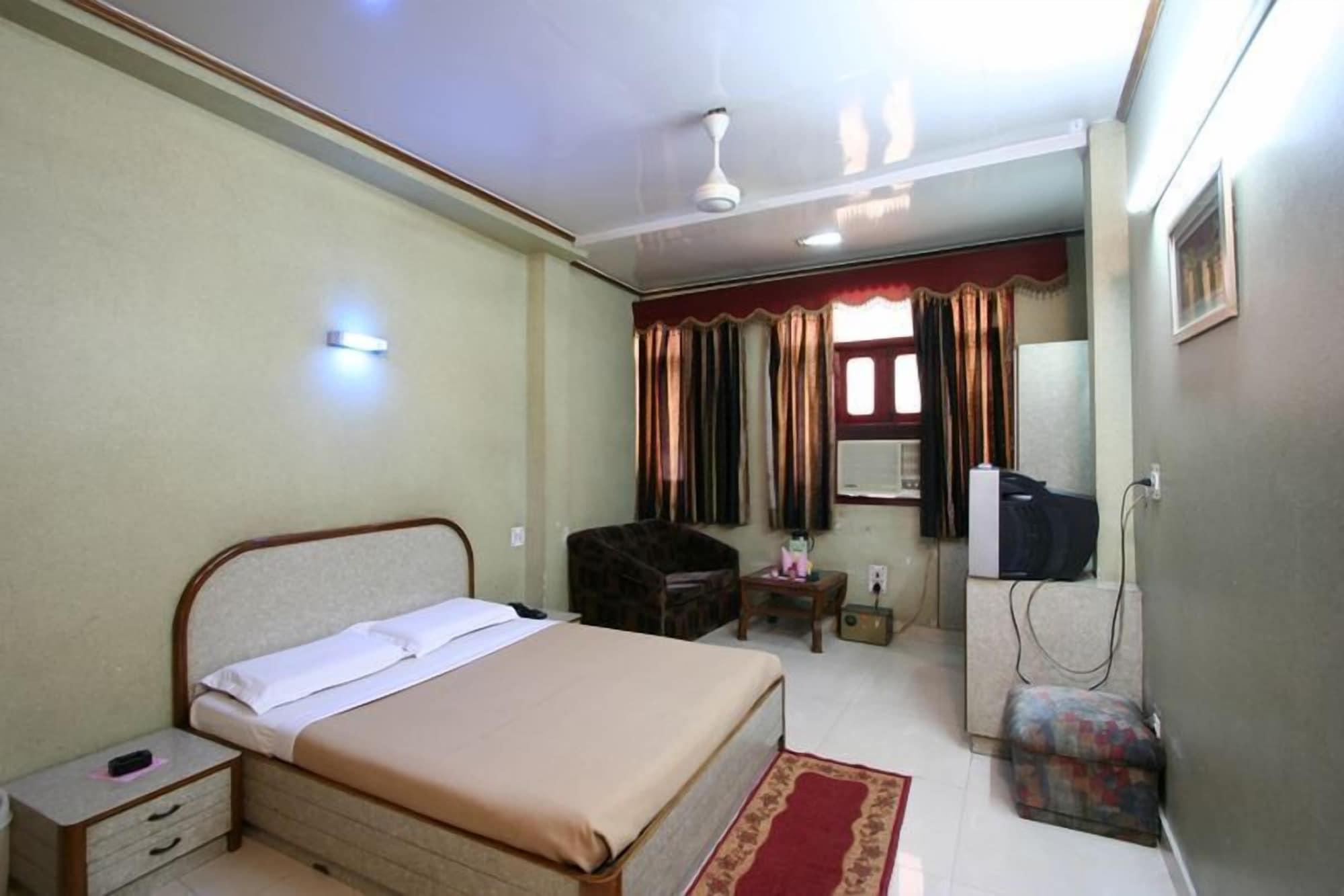 Hotel Woodland Deluxe New Delhi Ngoại thất bức ảnh
