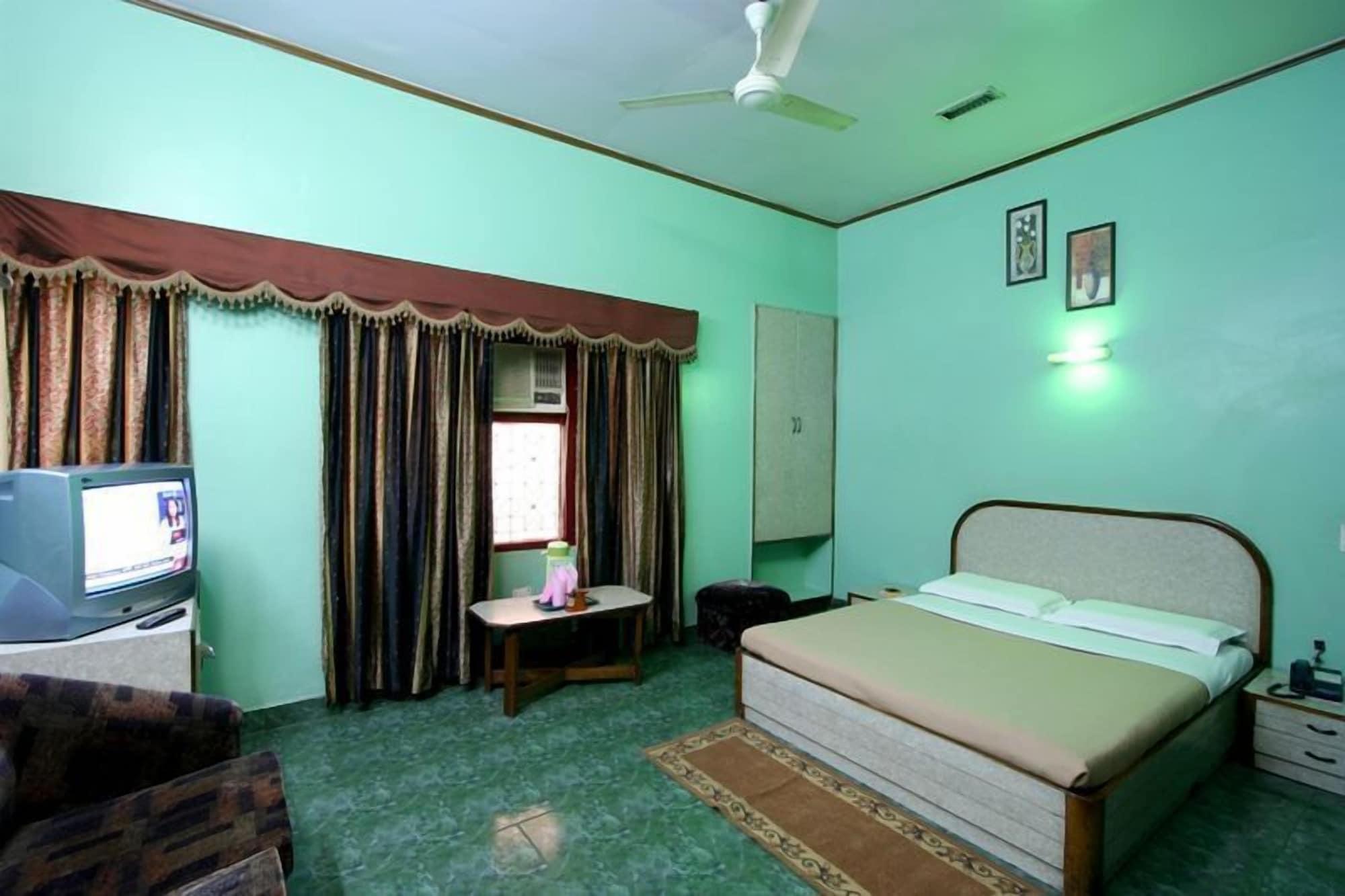 Hotel Woodland Deluxe New Delhi Ngoại thất bức ảnh