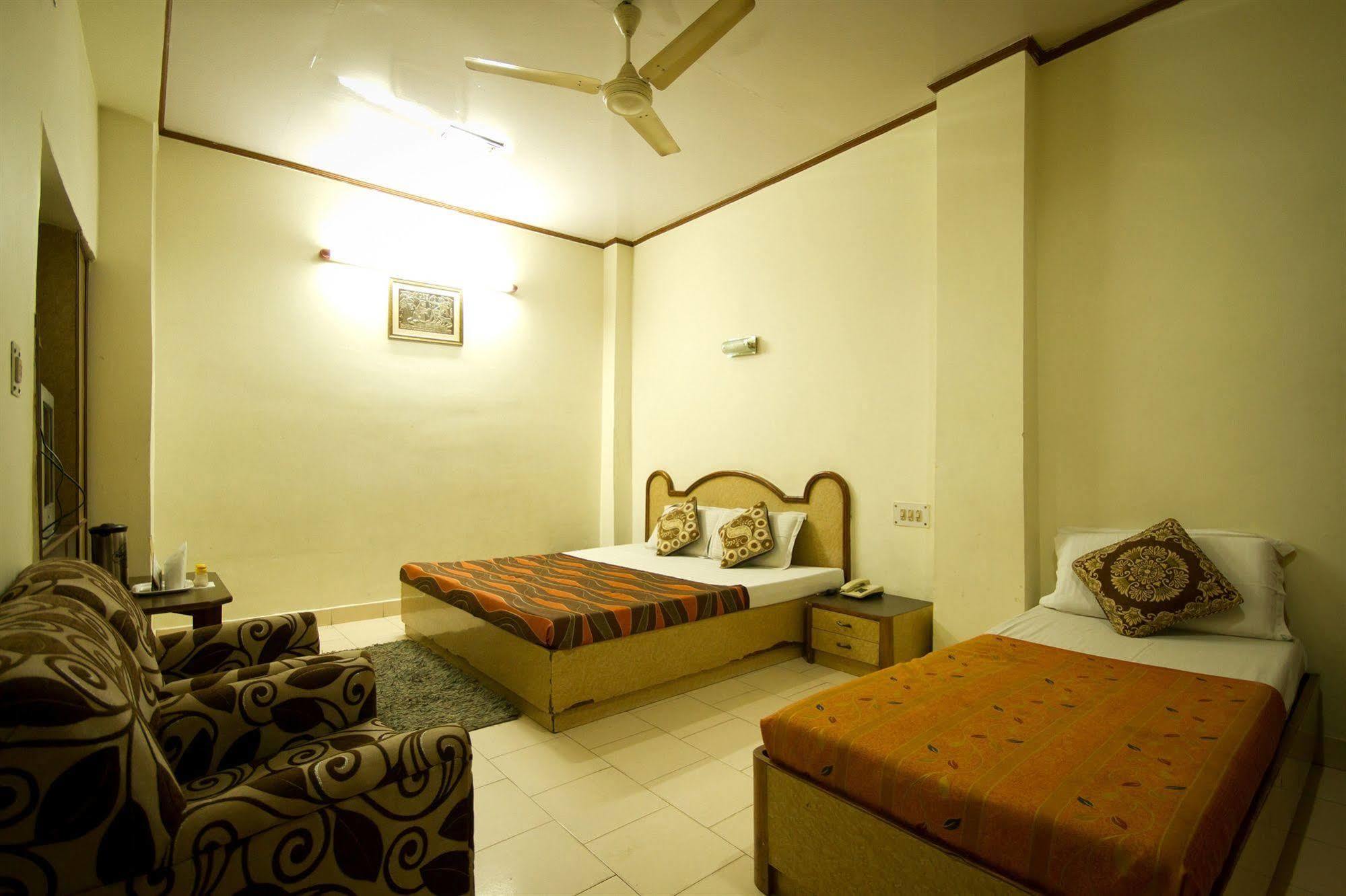 Hotel Woodland Deluxe New Delhi Ngoại thất bức ảnh
